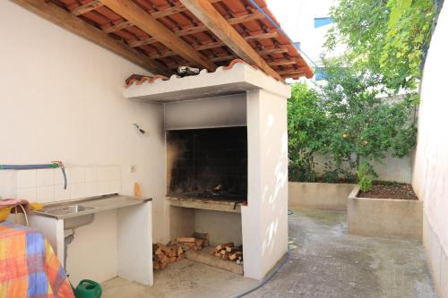 Apartments by the sea Arbanija, Ciovo - 17332