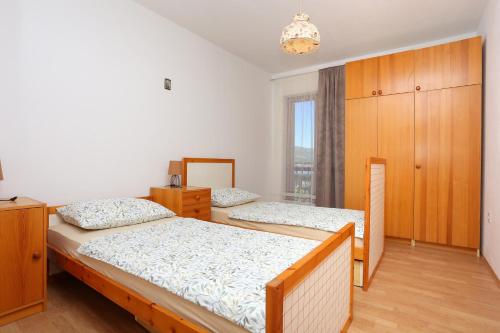 Apartments by the sea Arbanija, Ciovo - 17332