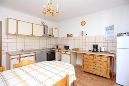 Apartments by the sea Arbanija, Ciovo - 17332