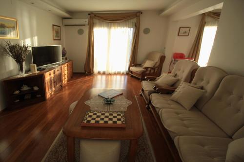 Seaside family friendly house with a swimming pool Trogir - 17358