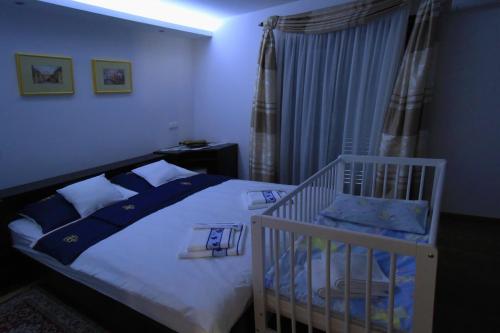 Seaside family friendly house with a swimming pool Trogir - 17358
