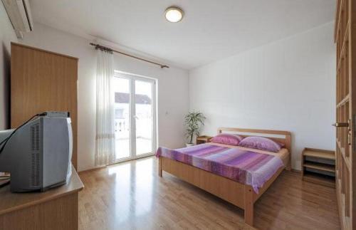 Apartments with parking space Vodice - 17325
