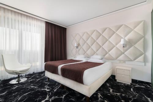 Łóżko lub łóżka w pokoju w obiekcie Odyssey ClubHotel Wellness&SPA