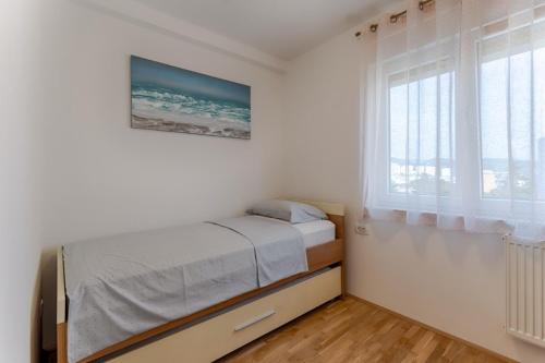 Apartments with WiFi Rijeka - 17401