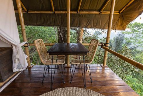 Un balcón o terraza en Sanda Plantation Hideaway