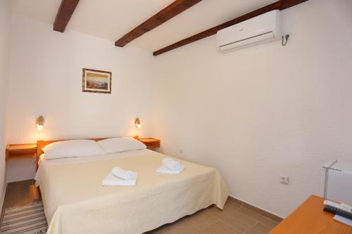 Postel nebo postele na pokoji v ubytování Apartments and rooms with parking space Ostarski Stanovi, Plitvice - 17509