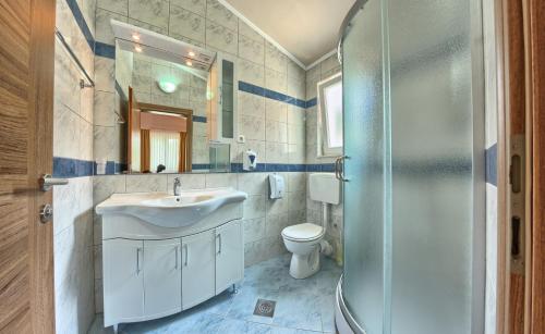 Koupelna v ubytování Apartments by the sea Rogoznica - 17458