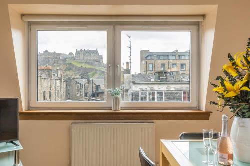エディンバラにあるAmazing Castle View Apartmentのギャラリーの写真