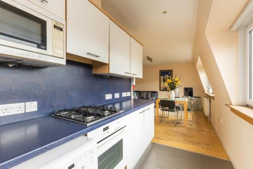 Amazing Castle View Apartmentにあるキッチンまたは簡易キッチン