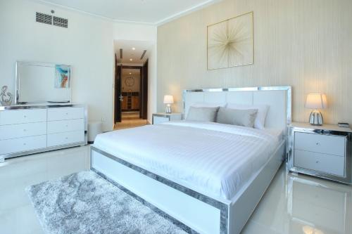 Postel nebo postele na pokoji v ubytování Opera Grand - 2BR Apartment - Allsopp&Allsopp