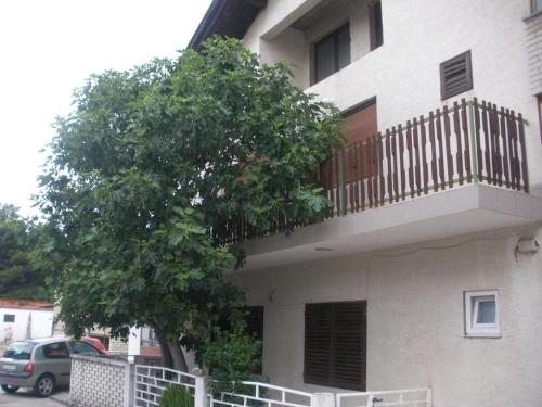 Apartments with parking space Vodice - 17058