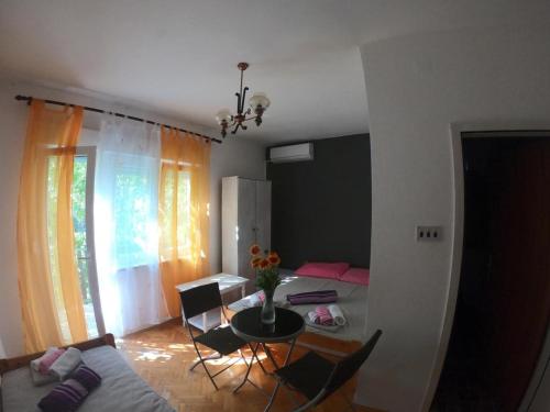 Apartments with parking space Vodice - 17058