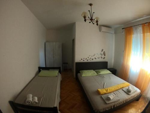 Apartments with parking space Vodice - 17058