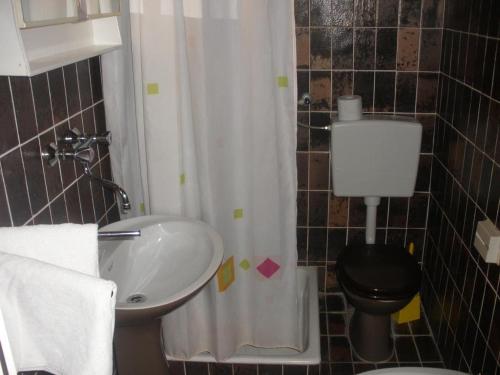 Apartments with parking space Vodice - 17058