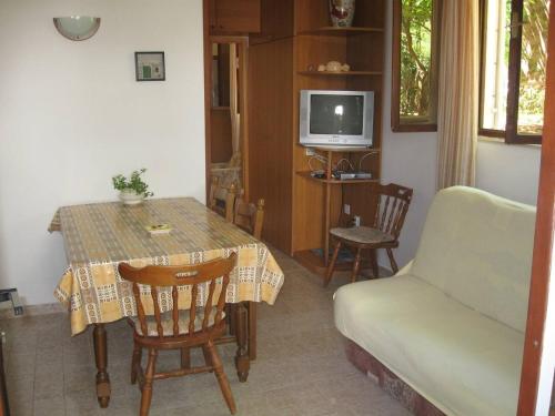 Apartments by the sea Slatine, Ciovo - 17456