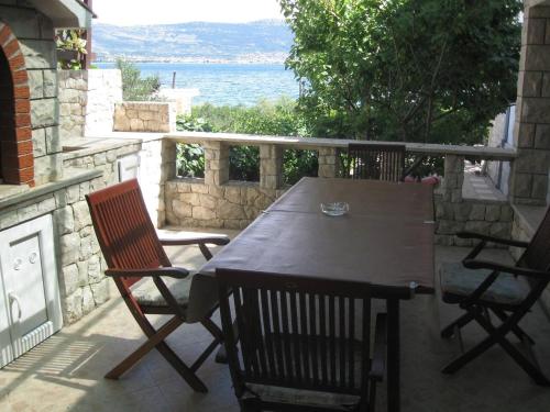 Apartments by the sea Slatine, Ciovo - 17456