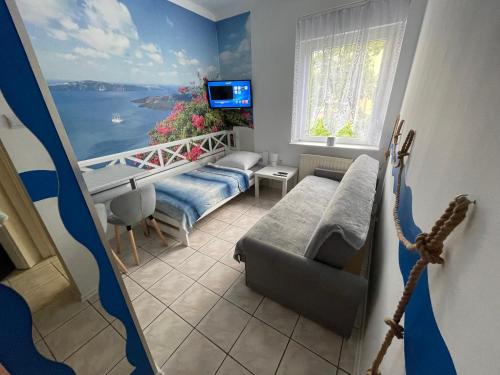 Televízia a/alebo spoločenská miestnosť v ubytovaní Apartamenty Konopnicka