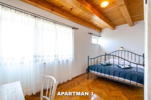 Apartments with WiFi Crikvenica - 17497