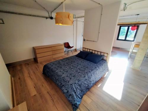 A bed or beds in a room at Loft Mieres