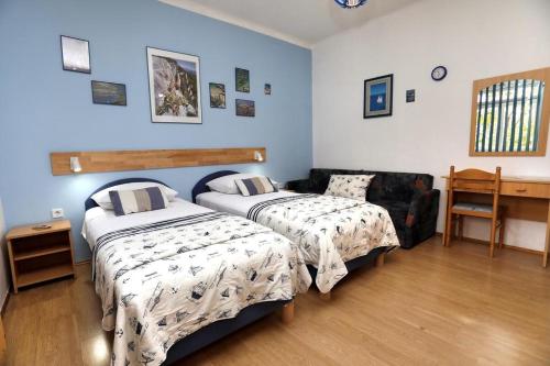 Rooms with a parking space Trogir - 17442