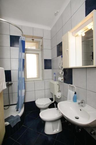 Rooms with a parking space Trogir - 17442