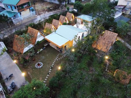 an overhead view of a building with lights in a city at Nấp ở TEEPEE homestay in Da Lat