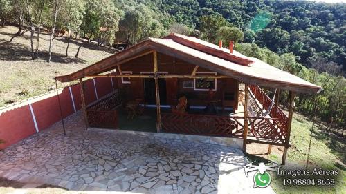 Το κτήριο όπου στεγάζεται  η παραθεριστική κατοικία