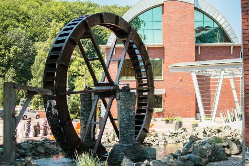 a large water wheel in front of a building at Młyn Jacka Hotel & Spa in Wadowice