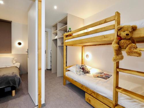 a bedroom with two bunk beds with a teddy bear at Charmant appartement rénové avec accès direct aux pistes - FR-1-575-114 in Courchevel