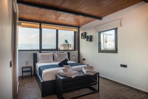 Private Jacuzzi & Acropolis View - The Urban Loft