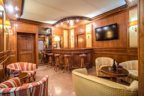 The lounge or bar area at Hotel Della Torre Argentina