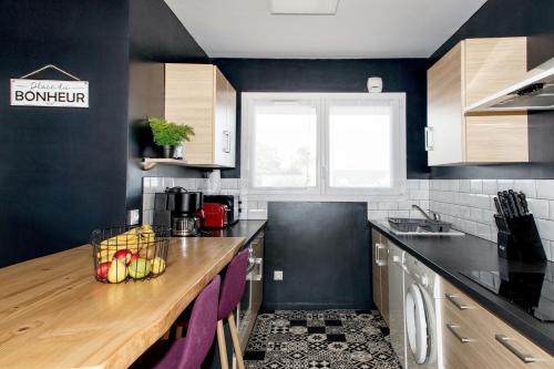 Η κουζίνα ή μικρή κουζίνα στο Appartement neuf style industriel *** proche de la mer