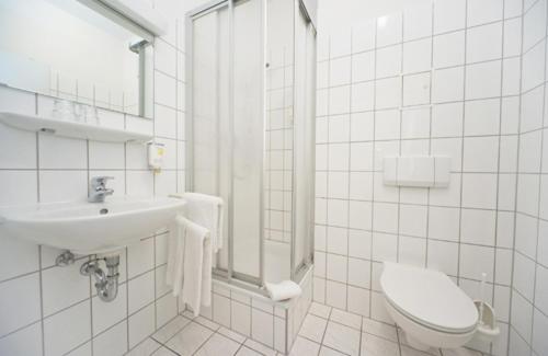 Ein Badezimmer in der Unterkunft Landhotel Bad Dürrenberg