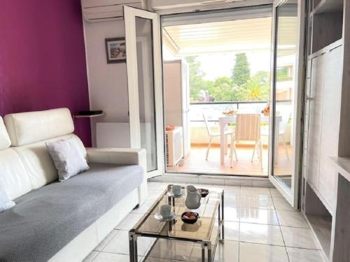 Appartement "La Détente" St Raphaël, au calme, vue piscine, climatisé