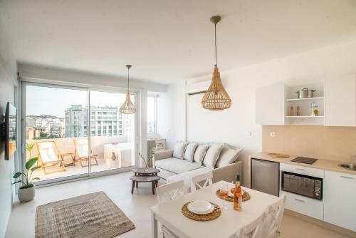Private Jacuzzi & Acropolis View - The Suite
