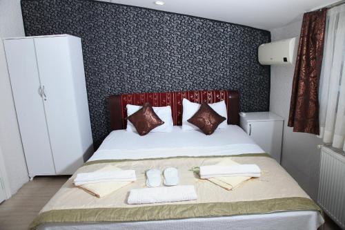 Ένα ή περισσότερα κρεβάτια σε δωμάτιο στο garden hill hotel