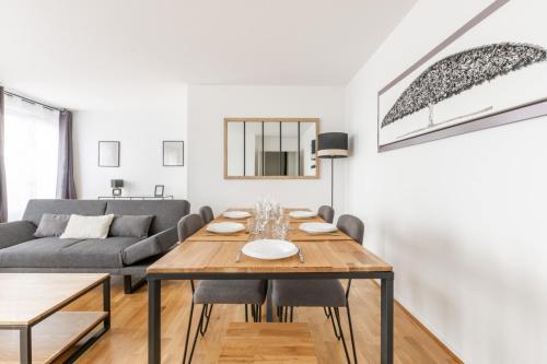 a living room with a table and a couch at Le Chêne De Natan in Serris