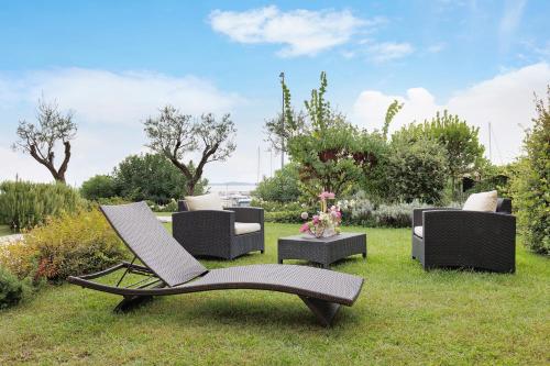 Κήπος έξω από το Dani Apartment garda lake view