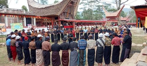 a group of people standing in front of a building at Toraja Bungin Homestay in Rantepao