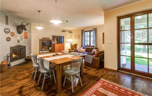 a kitchen and living room with a table and chairs at Pet Friendly Home In Wygon With Kitchen in Wygon
