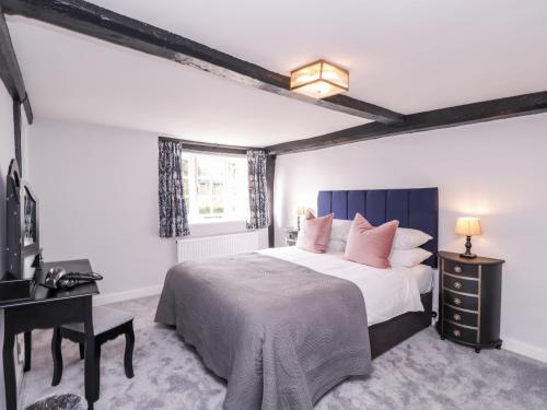 Postel nebo postele na pokoji v ubytování Battel Hall Cottage