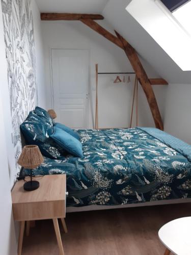 Ein Bett oder Betten in einem Zimmer der Unterkunft Gîte Les Piraudières