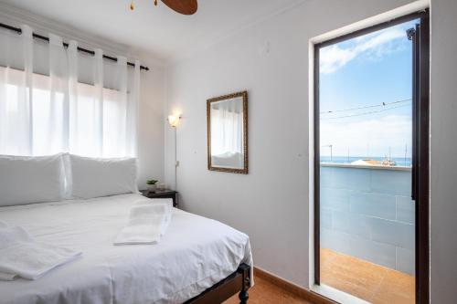 Carepa Suites -Nazaré, Steps from the Beach