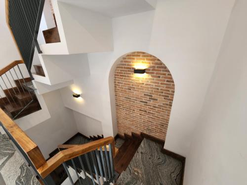 an archway in the wall of a building with stairs at Tom Homestay Quy Nhơn in Quy Nhon