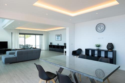 SKYFALL VILLA