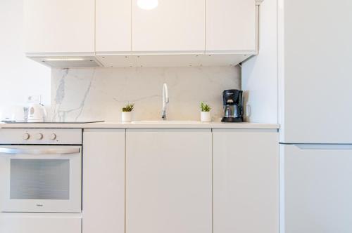 Modern Ocean View Apartment PH12
