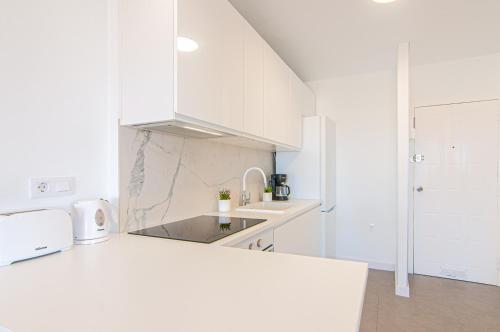 Modern Ocean View Apartment PH12