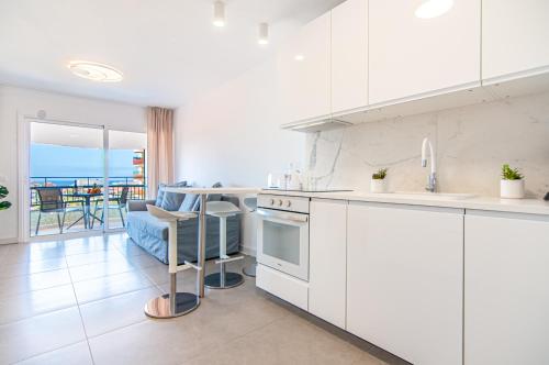 Modern Ocean View Apartment PH12