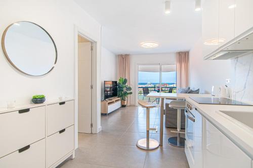 Modern Ocean View Apartment PH12
