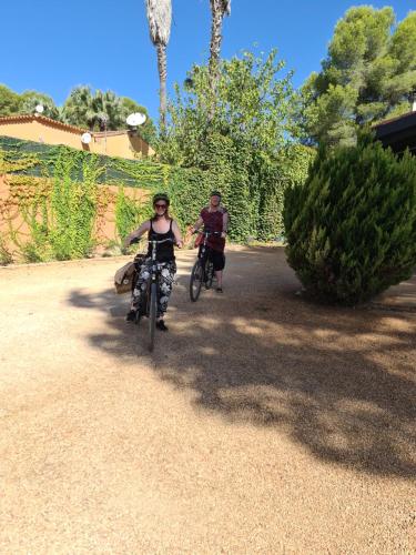 a man and a woman riding bikes down a dirt road at B&B Finca la Yuca "Un paraíso en Ontinyent" in Ontinyent